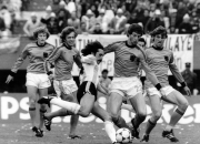 球员在比赛中遭遇了困境，但最终取得了胜利