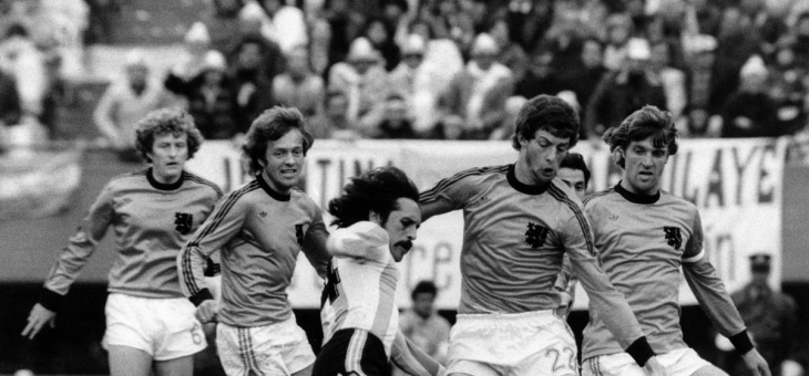 球员在比赛中遭遇了困境，但最终取得了胜利