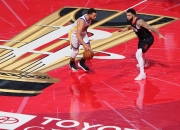 勇士绝杀时刻，国王点燃赛场，库里迎来胜利！