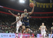 激情四射！职业篮球联赛中球员的场上表现的简单介绍