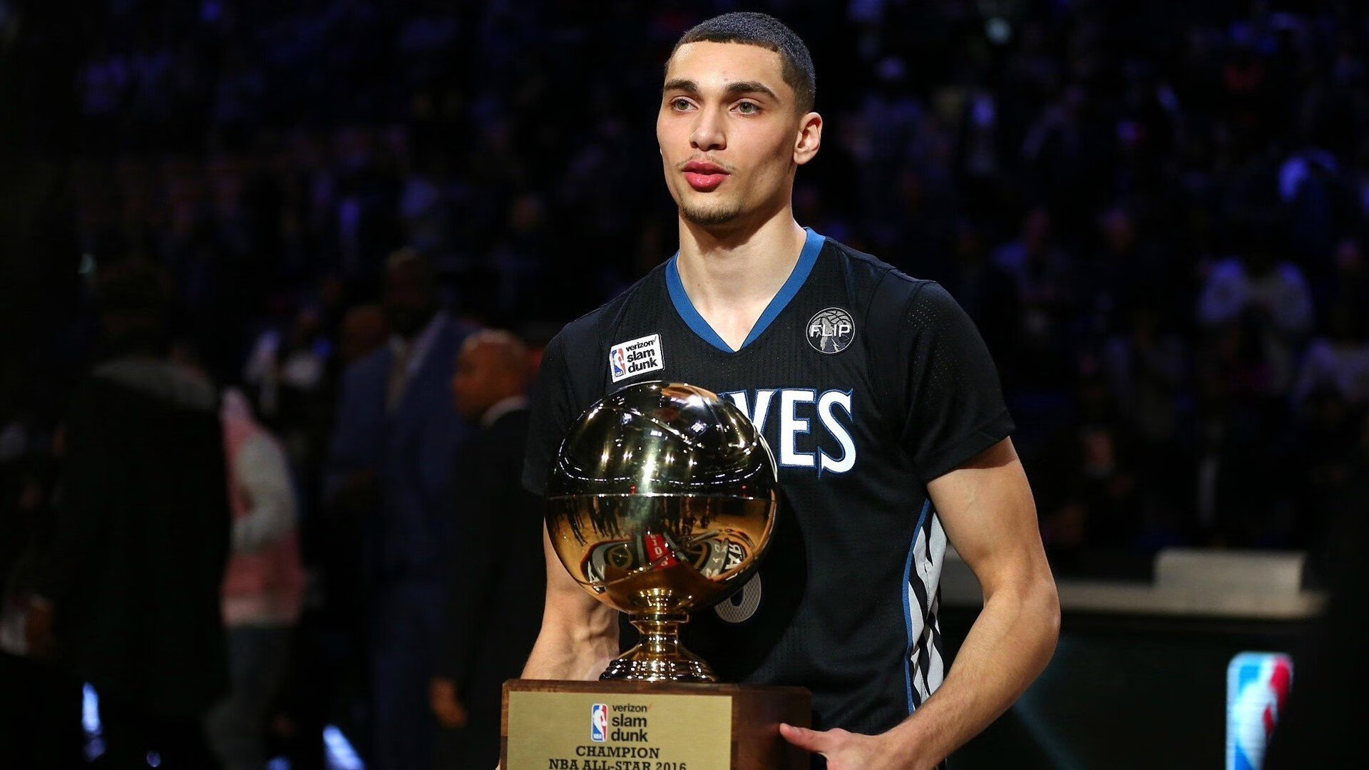 阿扎伦卡意外战胜中国队,战术调整引爆全场!赢得满堂喝彩